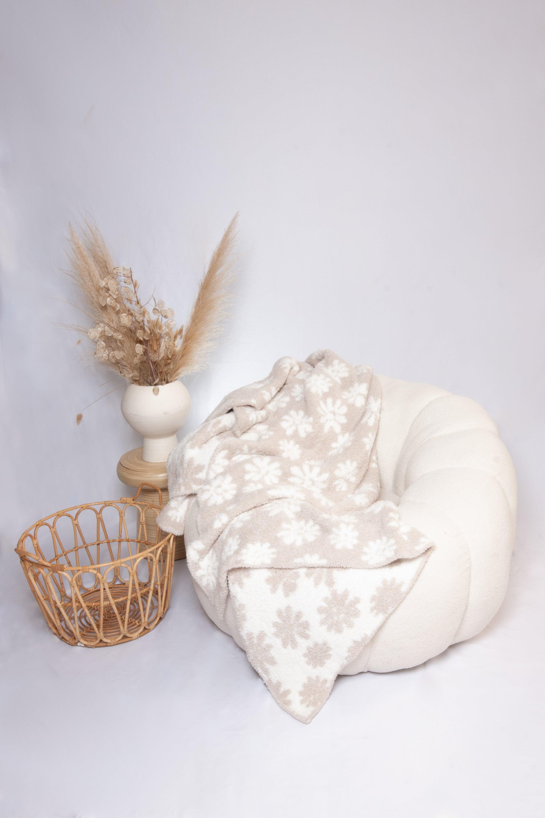 Blushing Beige & White Daisy Print Throw - Sunset Snuggles