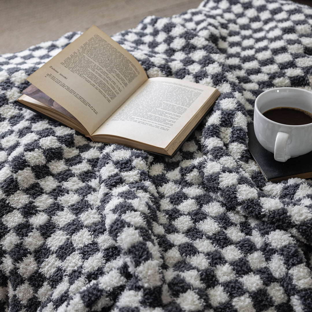 Turbulence & Baby's Breath Check Print Extended Throw