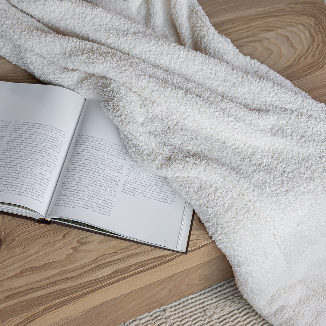 Baby's Breath Solid Jacquard Print Throw