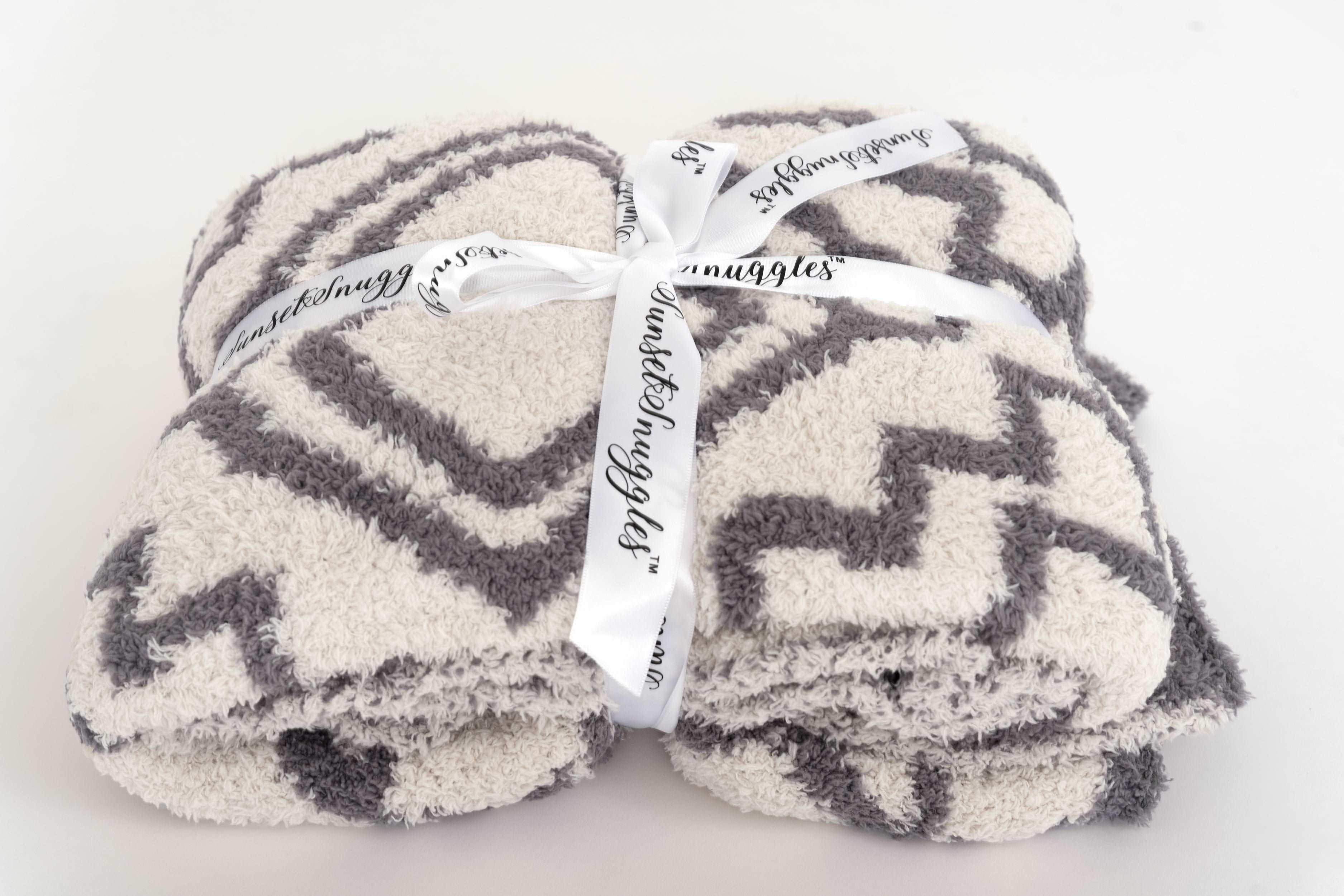 diamond tile baby's breath volcanic glass toddler blanket