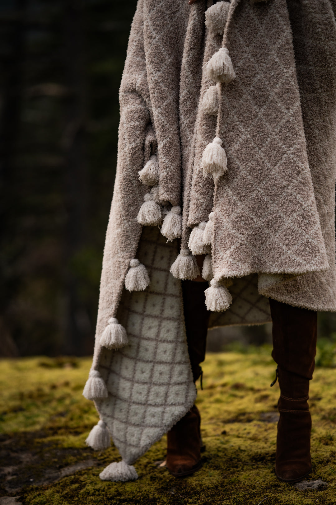 Rainy Day & Baby's Breath Diamond Point 2.0 with Tassels Print Extended Throw