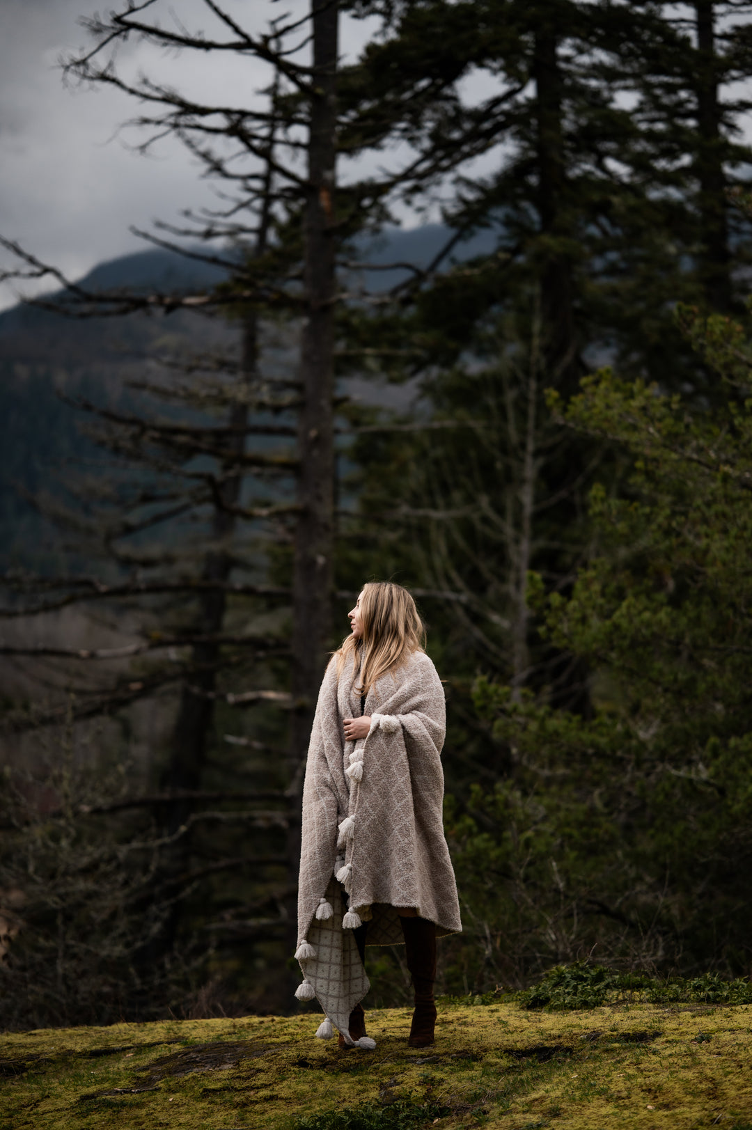 Rainy Day & Baby's Breath Diamond Point 2.0 with Tassels Print Extended Throw