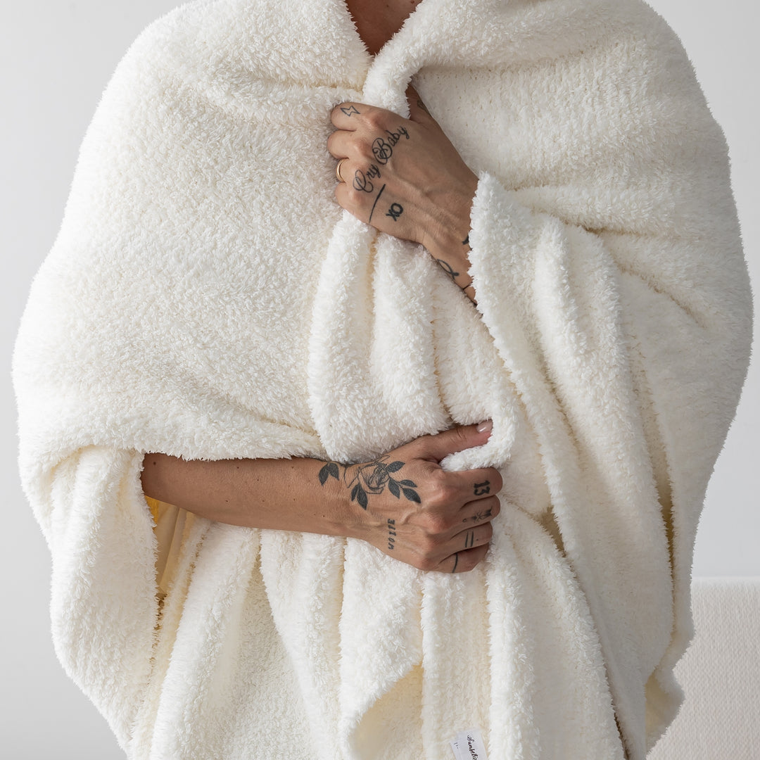 Cloud Dancer Solid Ribbed Border Extended Throw