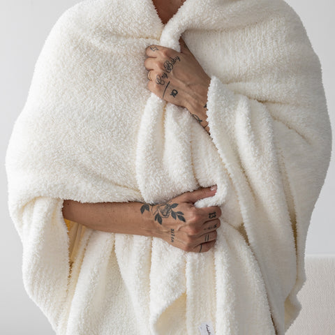 Cloud Dancer Solid Ribbed Border Extended Throw