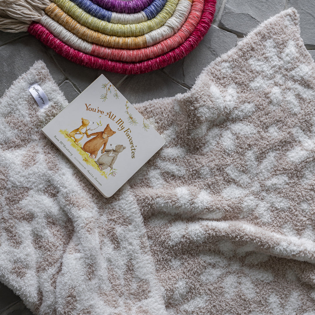 Blushing Beige and White Daisy Print Toddler Blanket