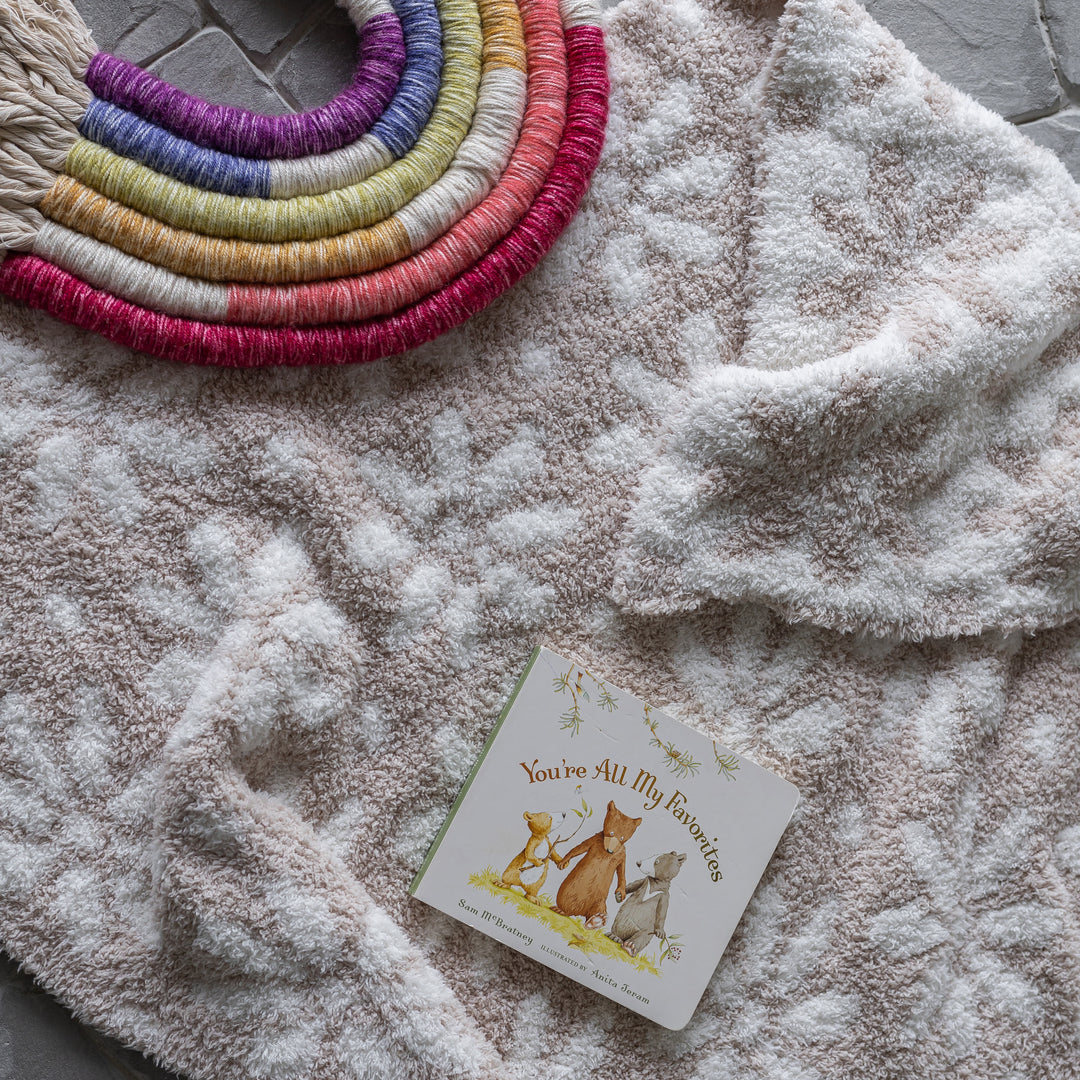 Blushing Beige and White Daisy Print Toddler Blanket