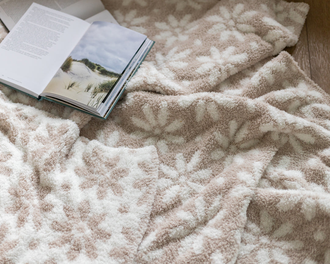 Dasiy Print Blushing Beige and White Extended Throw