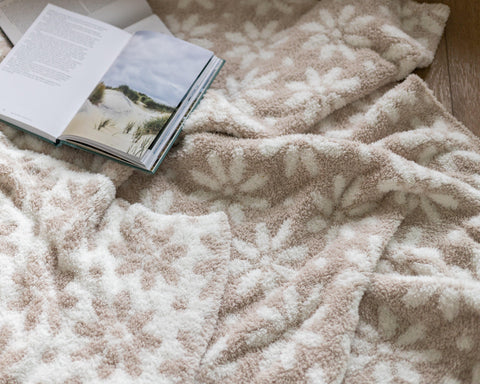 Daisy Print Blushing Beige and White Extended Throw
