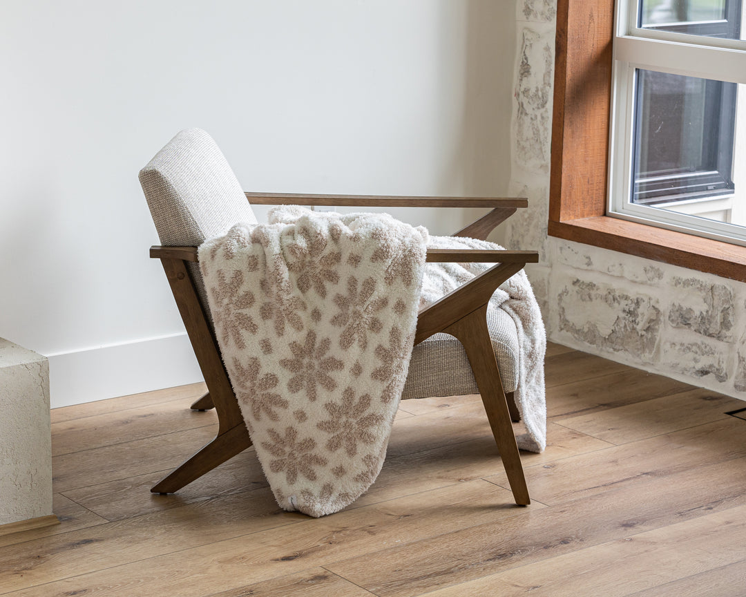 Dasiy Print Blushing Beige and White Extended Throw