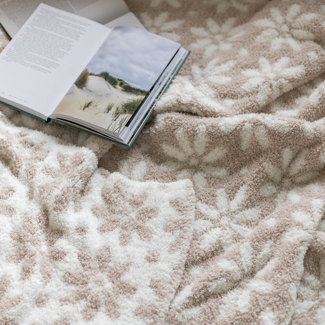 Dasiy Print Blushing Beige and White Extended Throw