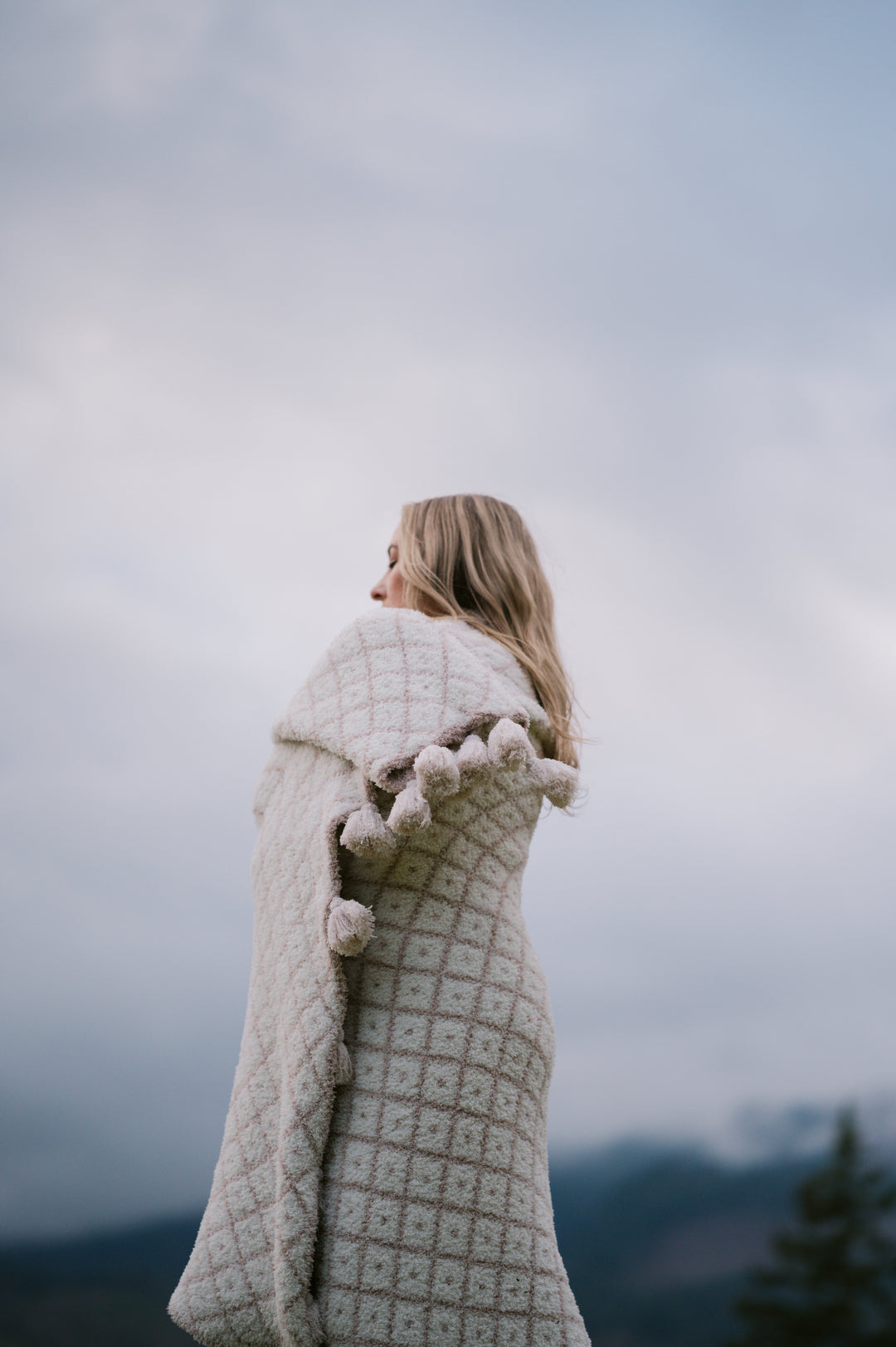 Rainy Day & Baby's Breath Diamond Point 2.0 with Tassels Print Extended Throw