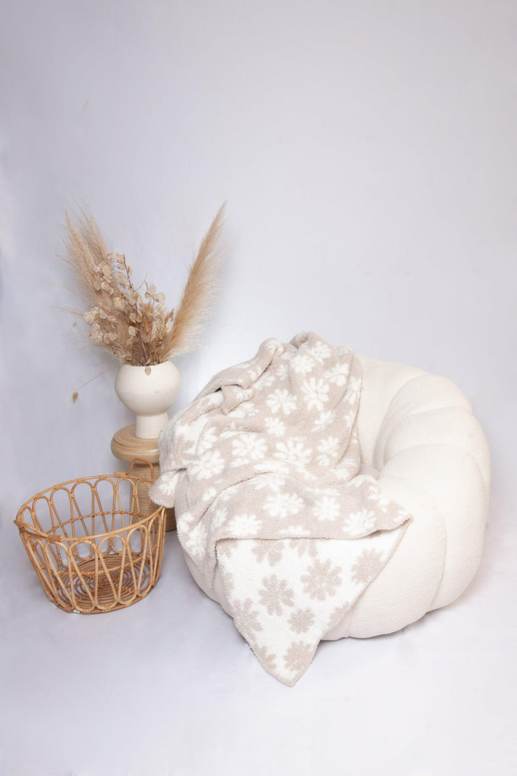 Blushing Beige & White Daisy Print Throw - Sunset Snuggles