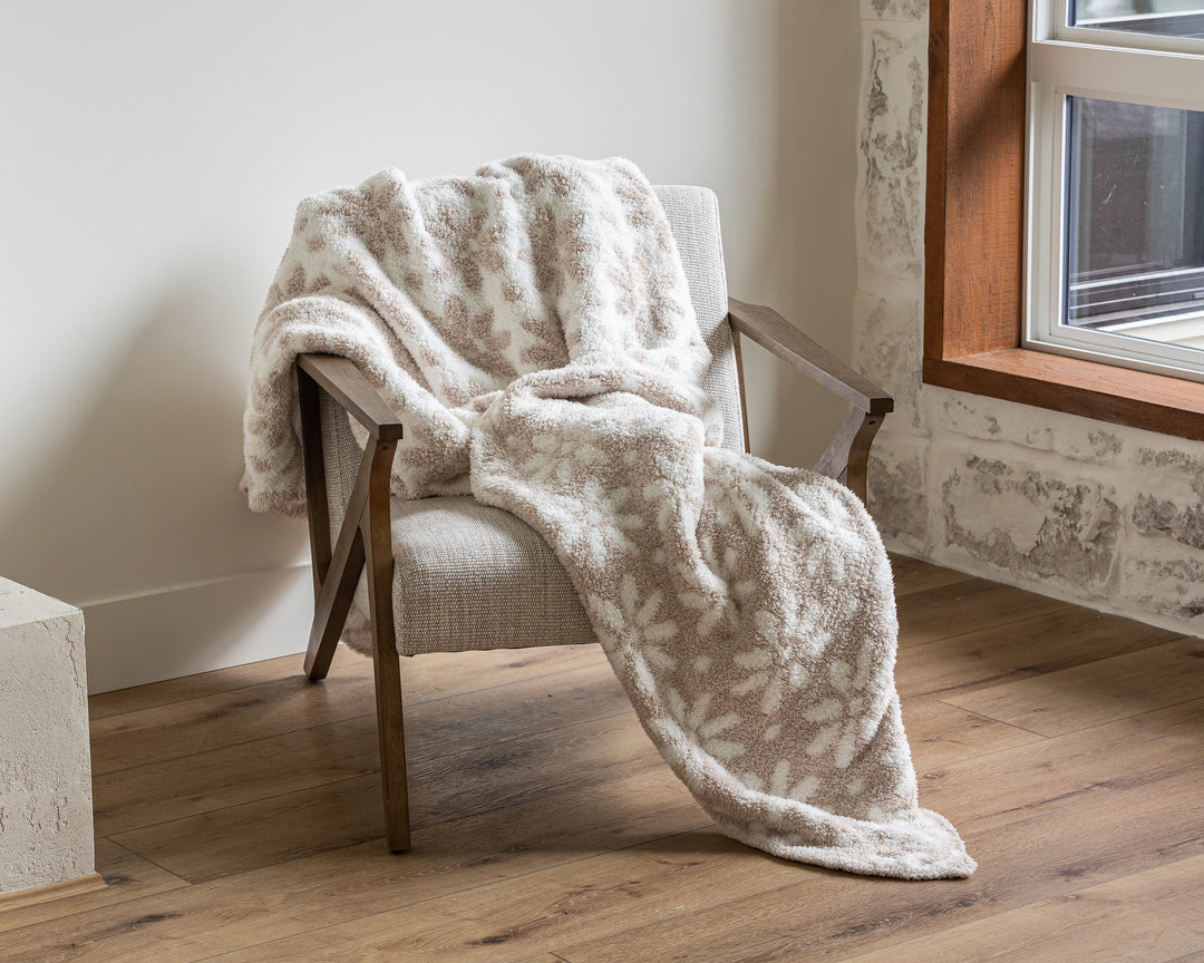 Dasiy Print Blushing Beige and White Extended Throw