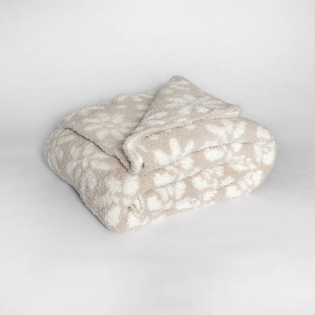 Dasiy Print Blushing Beige and White Extended Throw