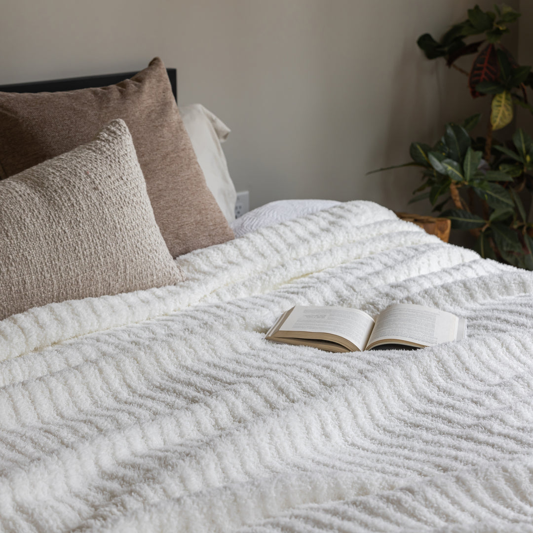 White Ribbed King Sized Bed Blanket