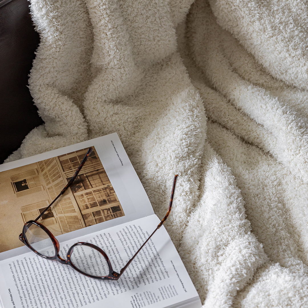 Baby's Breath Solid Jacquard Print Throw