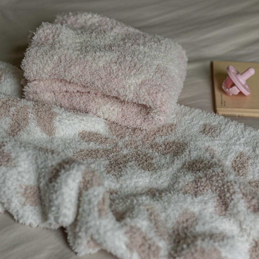 Blushing Beige & White Daisy Print Lovey