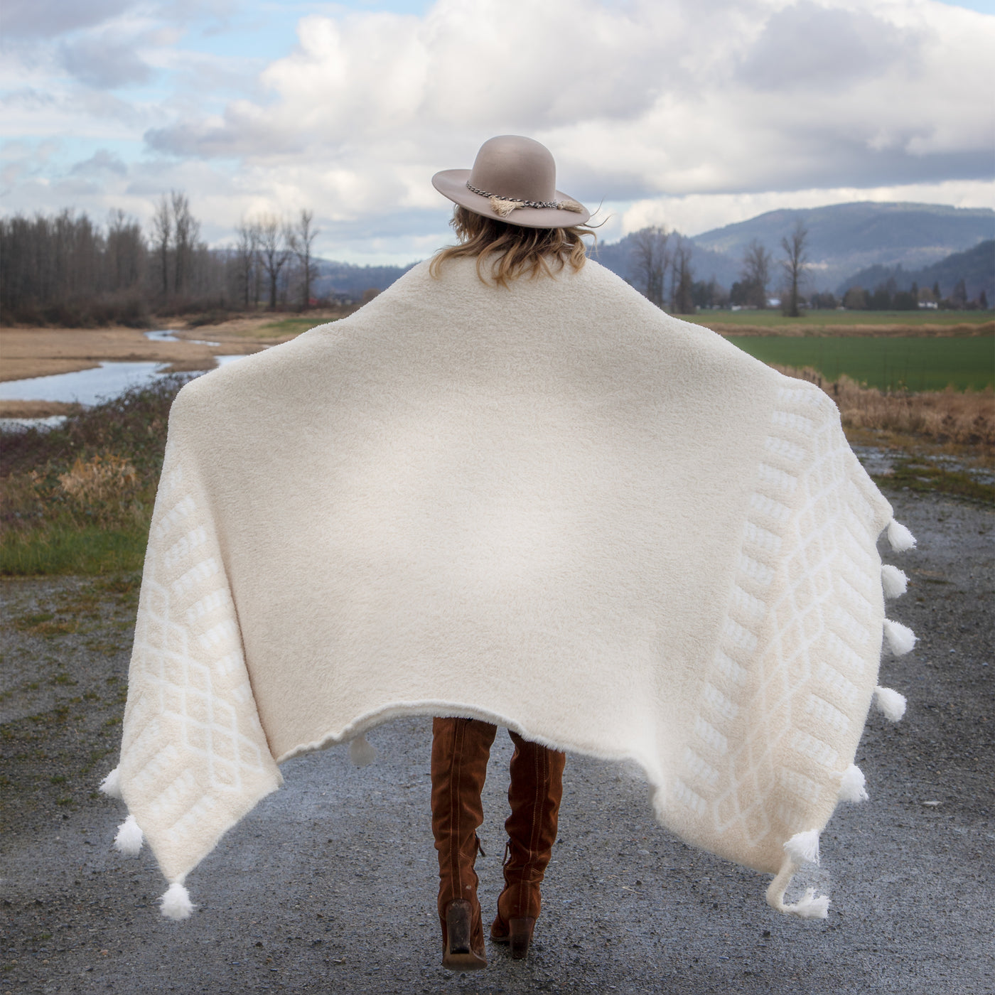luxury throw blanket with tassels best throw blanket gift warm snuggly soft plush fluffy throw blanket twin blankets softest plushest best twin blankets extra large throw blankets for twin blankets ultra luxury soft blankets throw blankets 