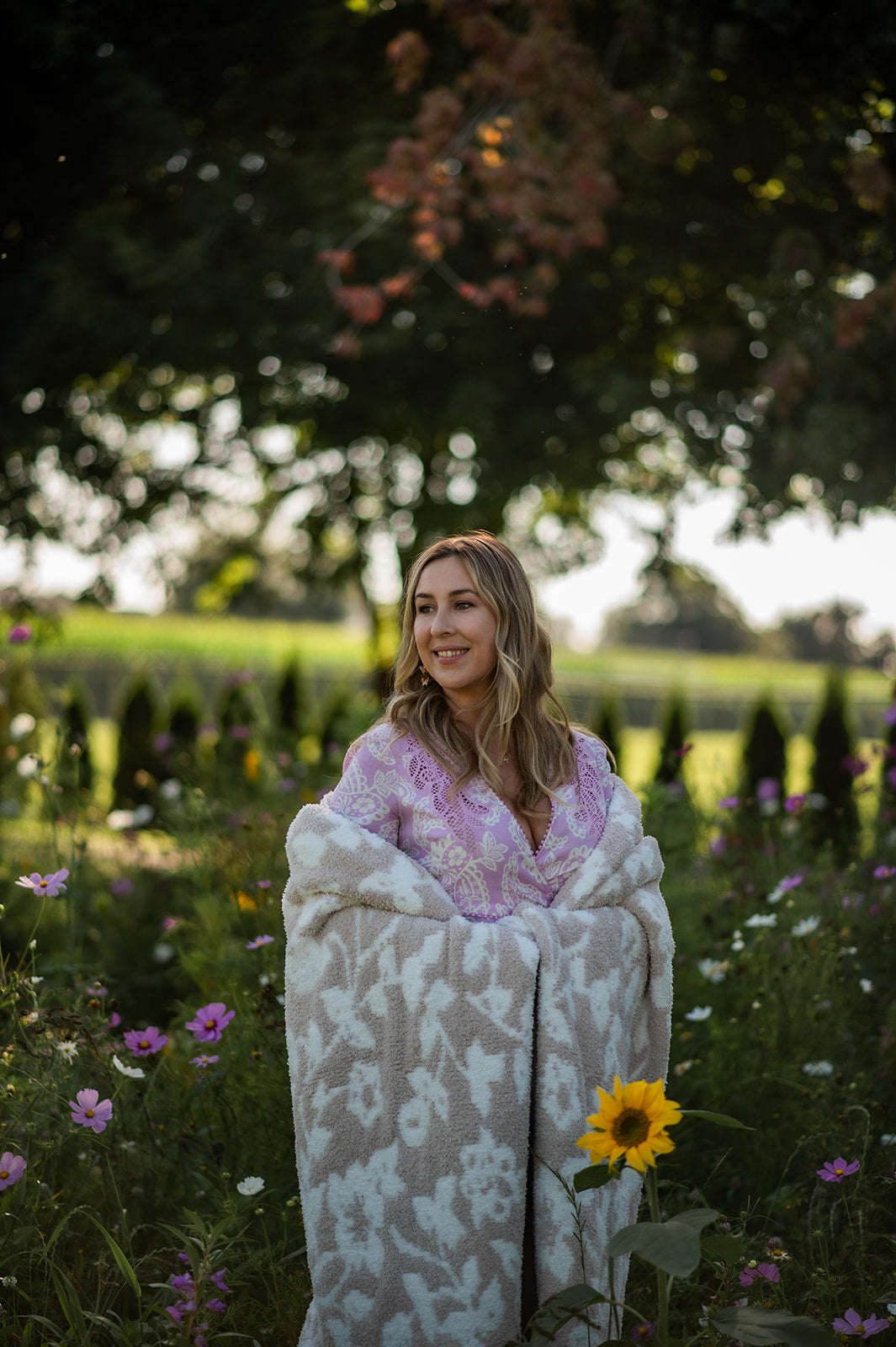 Blushing Beige & White Vintage Floral Print Extended Throw