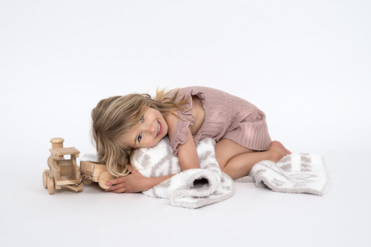diamond point beige and white toddler blanket with little girl