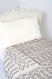 diamond point beige and white throw blanket